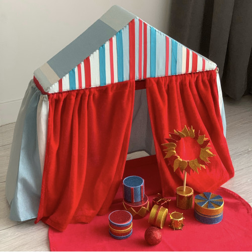 Handmade felt doll house - Circus.